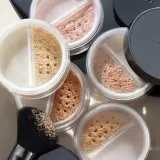 KIKO Milano Unlimited Long Lasting Matte Loose Powder - Матирующий рассыпчатый порошок, 9 г, оттенок 03 Warm Beige — фото 3