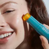 KIKO Milano Sun Protection Invisible Stick - Увлажняющий защитный стик для лица и тела SPF 50, 10 г — фото 3