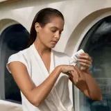Institut Esthederm Photo Reverse Hyperpigmentation - Защитный флюид против пигментации кожи SPF 50+, 40 мл — фото 3