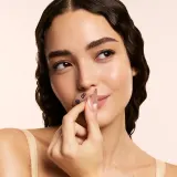 Dolce&Gabbana Fresh Skin Nouri-Kiss Petal Lip Patches - Патчи для губ Dolce Gabbana Fresh Skin Nouri-Kiss Petal Lip Patches гидрогелевые увлажняющие, 5 шт. по 2,1 г, 5 г — фото 5
