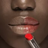 Estée Lauder Futurist Hydraplump Lip Balm - Бальзам для губ Estee Lauder Futurist Hydraplump Lip Balm оттеночный, с гиалуроновой кислотой, увлажняющий, 2,8 г, 2.8 г, оттенок 701 Cherry Glow — фото 3