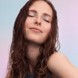 Палетка теней для век essence Disney The Little Mermaid матовые и мерцающие оттенки, с зеркальцем, 8,8 г, оттенок 02 Mermaids Have More Fun — фото 5