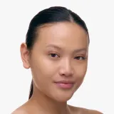 Тональное средство Notino Foundation Glow foundation with SPF 50 Plant Extracts, среднее покрытие, 30 мл, оттенок 02 Light Medium Warm — фото 4