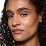 Бронзер для лица MAC Cosmetics Strobe Beam Bronzelighter с эффектом загара, для моделирования контуров, 4,3 мл, оттенок Flashlite — фото 4