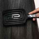 Щётка для волос плоская KIKO Milano Frizz-Guard с эргономичной формой, для мокрых и сухих волос, 1 шт — фото 4