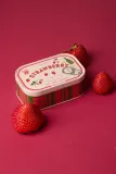 Свеча ароматическая Paddywax Bistro Tin Strawberry фруктово-гурманская, два фитиля, 127 г — фото 4