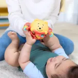 Погремушка Bright Starts Winnie the Pooh Jingle Shake Oball пластиковая, для развития моторики, 1 шт 0m+ — фото 4