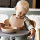 Нагрудник для малышей LOVI Bib силиконовый, с карманом, 1 шт Nude — фото 5
