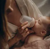 Бутылочка для кормления LOVI Mammafeel Bottle 150 мл силиконовая, со шкалой, 150 мл 0 m+ — фото 4