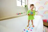 Коврик для ванны Munchkin Bath Dots Bath Mat противоскользящий, на присосках, с 3 лет, 1 шт — фото 3