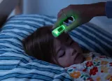 Термометр Munchkin Mini Thermometer инфракрасный бесконтактный, лобный, с чехлом, 1 шт — фото 6