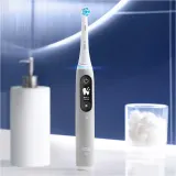 Электрическая зубная щётка Oral-B iO6 Grey Opal магнитная, с приложением Grey Opal — фото 2