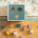 Petite&Mars Wood of Mars Gravity - Деревянная игрушка-сортер Petite Mars Wood of Mars Gravity для детей от 1 года, 13,5×13,5×13,5 см 12m+ Cosmic Blue, 1 шт — фото 2