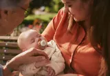 Пустышка Philips Avent Ultrasoft Night SCF094/02 ортодонтическая, светящаяся в темноте, 0-6 мес., 2 шт Neutral — фото 4