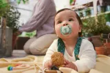 Пустышка Philips Avent Ultrasoft Night SCF094/04 ортодонтическая, светящаяся в темноте, 6-18 мес., 2 шт Neutral — фото 4