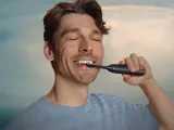 Звуковая зубная щётка Philips Sonicare 5300 HX7101/01 с датчиком давления, 62 000 движений в минуту, 1 шт Black — фото 4