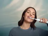 Звуковая зубная щётка Philips Sonicare 5300 HX7108/02 с отбеливающей головкой, 62 000 движений в минуту, 1 шт White — фото 2