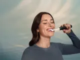 Звуковая зубная щётка Philips Sonicare 6500 HX7411/02 с режимом Sensitive, 62 000 движений в минуту, 1 шт Black — фото 2
