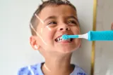 Сменные насадки для детской зубной щётки Philips Sonicare For Kids Mini 3+ HX6032/90 белые, для детей от 3 лет, 2 шт — фото 4
