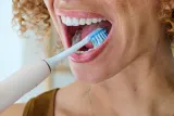 Сменные насадки для зубной щётки Philips Sonicare Premium Plaque Defense HX9042/87 белые, 2 шт — фото 4