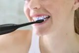 Сменные насадки для зубной щётки Philips Sonicare Sensitive HX6058/88 чёрные, 8 шт — фото 3