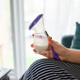 Молокоотсос ручной Lansinoh Breastfeeding Breastmilk Collector для поездок, 1 шт — фото 4