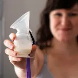 Молокоотсос ручной Lansinoh Breastfeeding Breastmilk Collector для поездок, 1 шт — фото 5