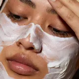 Очищающий крем для лица Omorovicza Queen Cleanser с маслом бурачника, увлажняющий, 150 мл — фото 6