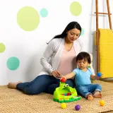 Игрушка интерактивная Bright Starts Poppin' Ball Frog развивающая, со звуками, разноцветная, 1 шт 6 m+ — фото 6