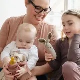 Погремушка BIBS Kangarooo Rattle с контрастными цветами, для самых маленьких, 1 шт Vanila — фото 3