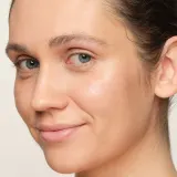 База под макияж Chantecaille Sheer Glow Face Tint выравнивающая, продлевает стойкость макияжа, 30 г — фото 2