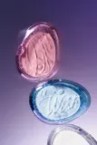 Хайлайтер для лица fwee Glitz Stone Highlighter с сияющими пигментами, для скул, оттенок 11 Royal Topaz — фото 3