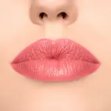 Помада для губ MAC Cosmetics Lustreglass Sheer-Shine Lipstick кремовая, увлажняющая, 3,5 г, оттенок Kissing Strangers — фото 3