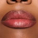 Помада для губ MAC Cosmetics Lustreglass Sheer-Shine Lipstick кремовая, увлажняющая, 3,5 г, оттенок Kissing Strangers — фото 5