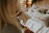 Деревянная шнуровка Milin Big Wooden Lacing Toy Little Deer Emily развивающая, складная, 1 шт 18 cm x 13 cm x 0,7 cm — фото 4