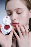 Бальзам для губ KUNDAL Objet Dew Drop Lip Glaze Balm оттеночный, с блеском, 2 г, оттенок Plum Mauve — фото 4