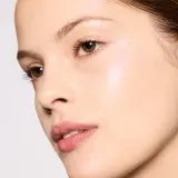 Хайлайтер для лица MAC Cosmetics Glow Play Bouncy Highlighter со светоотражающими пигментами, 7,5 г, оттенок Stratus — фото 3