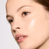Хайлайтер для лица MAC Cosmetics Glow Play Bouncy Highlighter со светоотражающими пигментами, 7,5 г, оттенок Sky Kissed — фото 3