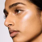 Хайлайтер для лица MAC Cosmetics Glow Play Bouncy Highlighter со светоотражающими пигментами, 7,5 г, оттенок Wind Chill — фото 4