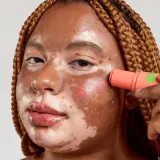 Румяна кремовые Glow Hub Buff Blush в стике, для естественного румянца, 5 г, оттенок Peach Tea — фото 6