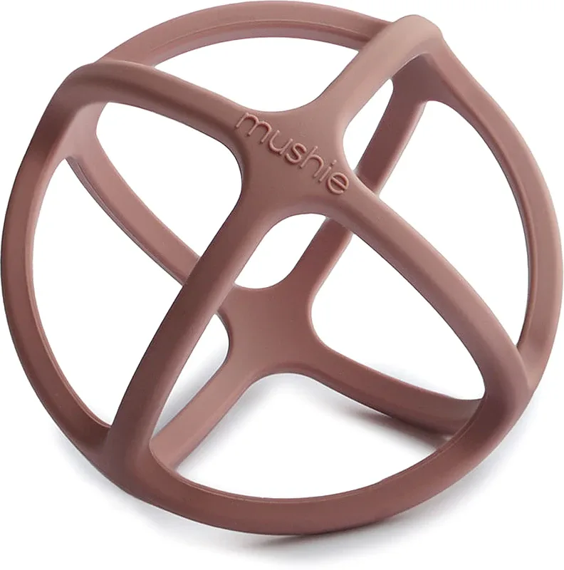 Прорезыватель силиконовый Mushie Ball Teether розовый, для детей от 3 месяцев, 1 шт