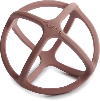 Прорезыватель силиконовый Mushie Ball Teether розовый, для детей от 3 месяцев, 1 шт