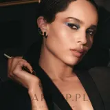 Тени для век Yves Saint Laurent Sequin Crush Mono Eyeshadow мерцающие, с кристаллами блёсток, 1 г, оттенок 01 - Legendary Gold — фото 4