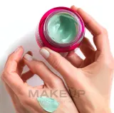 Осветляюще-увлажняющая грязевая маска для лица AHAVA Mineral Mud Brightening & Hydrating Facial Treatment Mask, 50 мл — фото 6