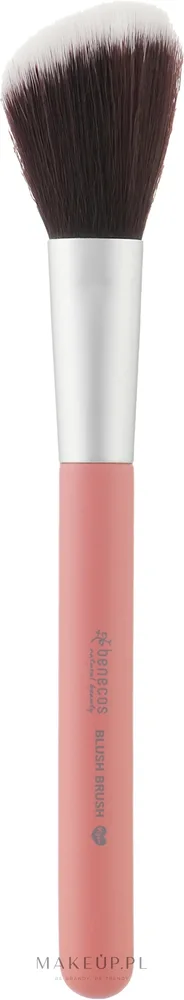 Скошенная кисть для румян Benecos Blush Brush Colour Edition с синтетическим ворсом, 16 см