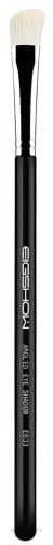 Скошенная кисть для теней Eigshow Beauty Angled Eye Shadow E833 с мягким ворсом