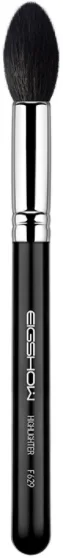 Коническая кисть для контуринга Eigshow Beauty Tapered Face Brush F629 гипоаллергенная
