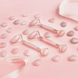 Набор Crystallove Rose Quartz Roller Selflove роллер из розового кварца и массажный камень — фото 5