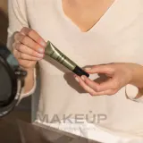 Крем для кожи вокруг глаз Ahava Safe pRetinol Eye Cream с безопасным ретинолом, 15 мл — фото 6
