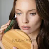 Крем для кожи вокруг глаз Ahava Safe pRetinol Eye Cream с безопасным ретинолом, 15 мл — фото 8